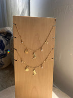 Collar con dijes occidentales