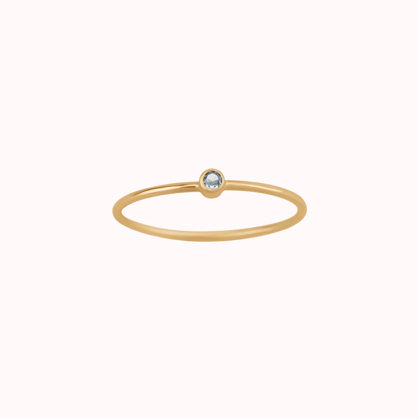 Anillo pequeño con piedra de nacimiento de marzo ∙ Aguamarina