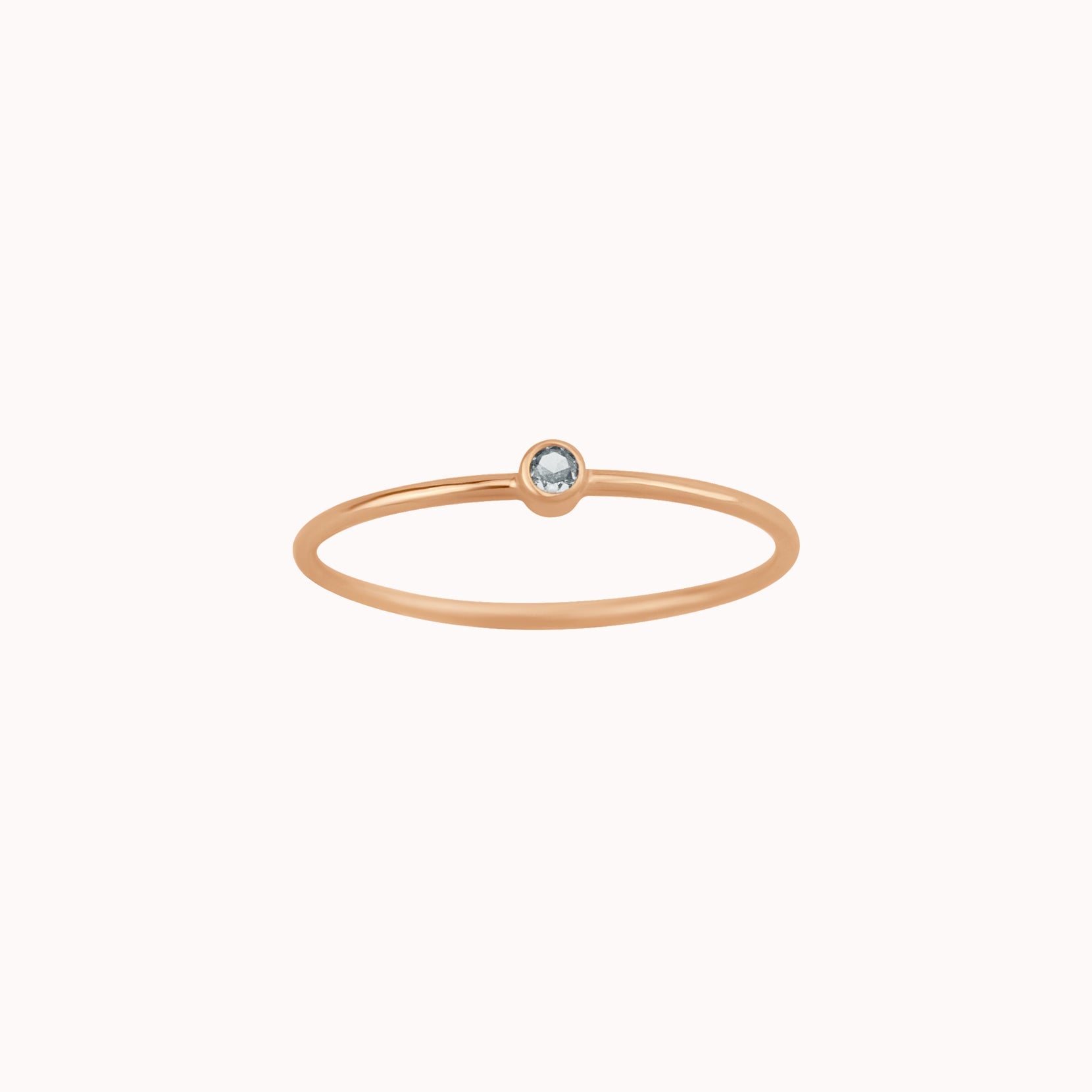 Anillo pequeño con piedra de nacimiento de marzo ∙ Aguamarina