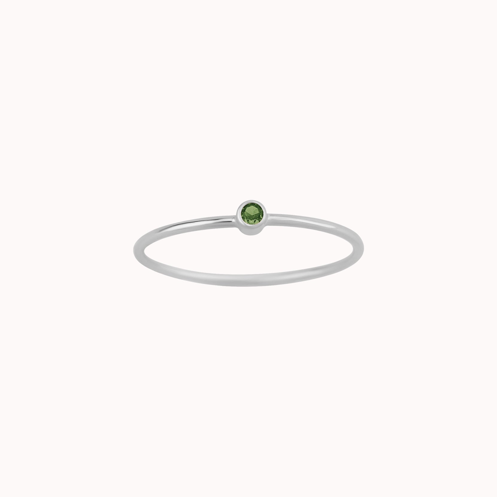 Anillo pequeño con piedra de nacimiento de agosto ∙ Peridoto