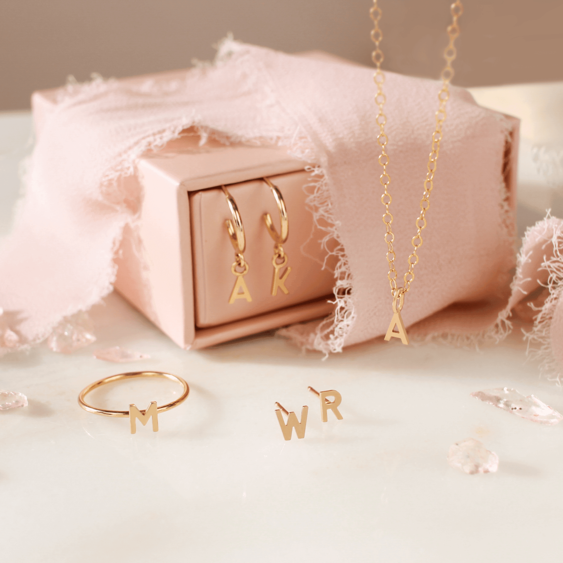 Anillo con inicial de Ava