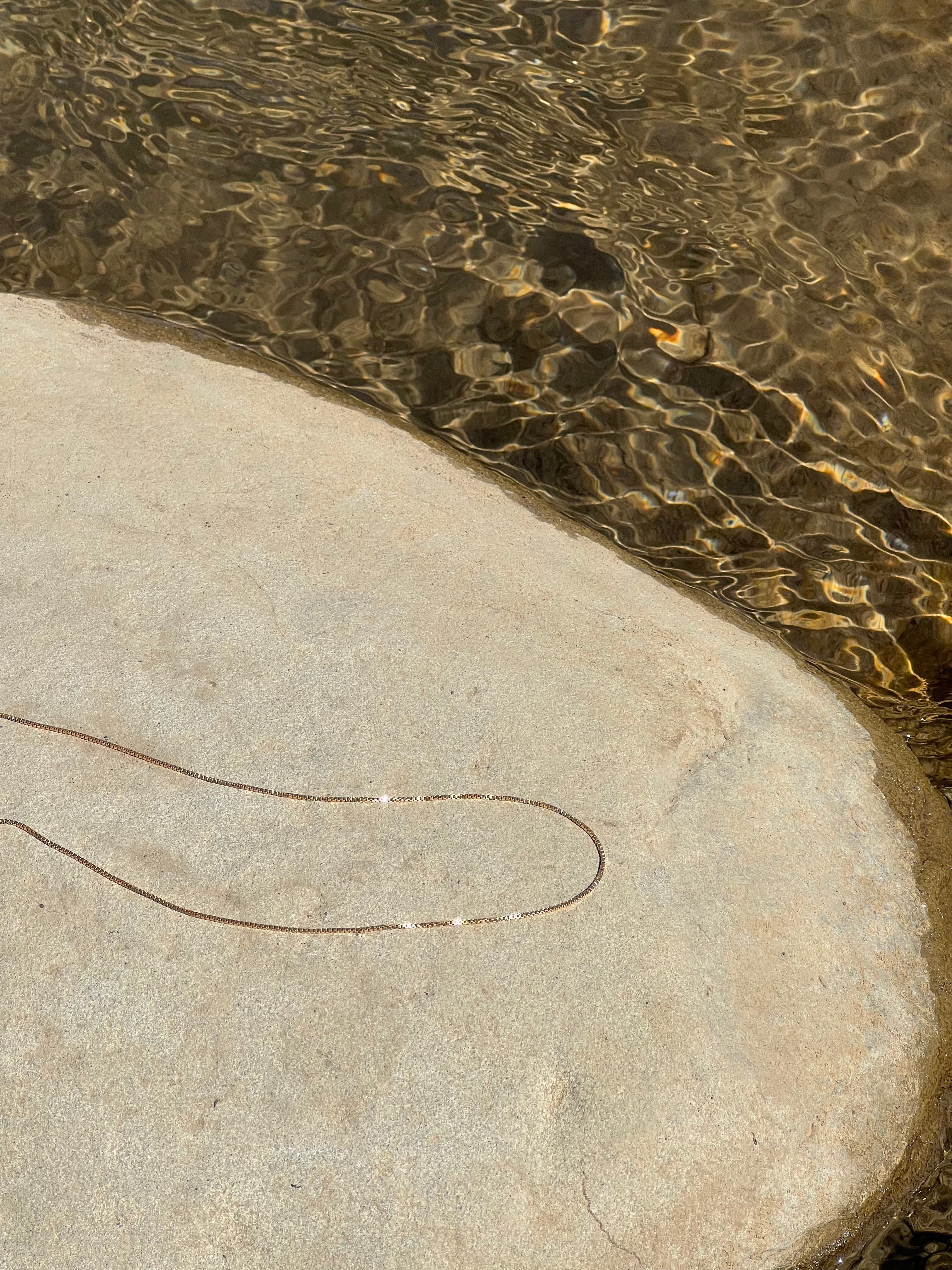 Collar de cadena de caja