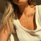 Collar de perlas flotantes