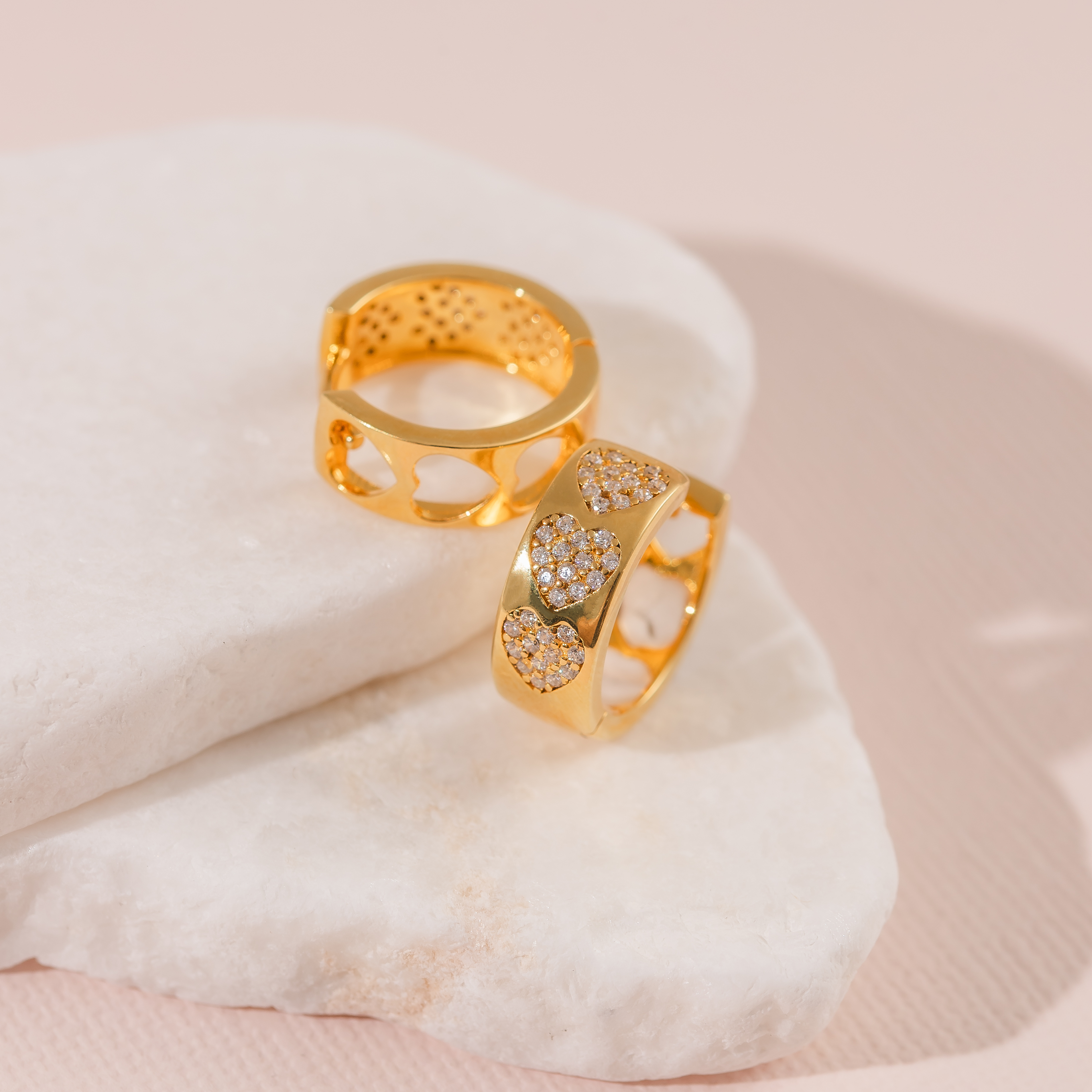 Pendientes de aro con forma de corazón de Chrissy