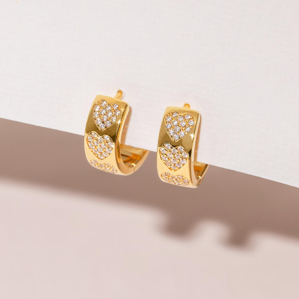 Pendientes de aro con forma de corazón de Chrissy