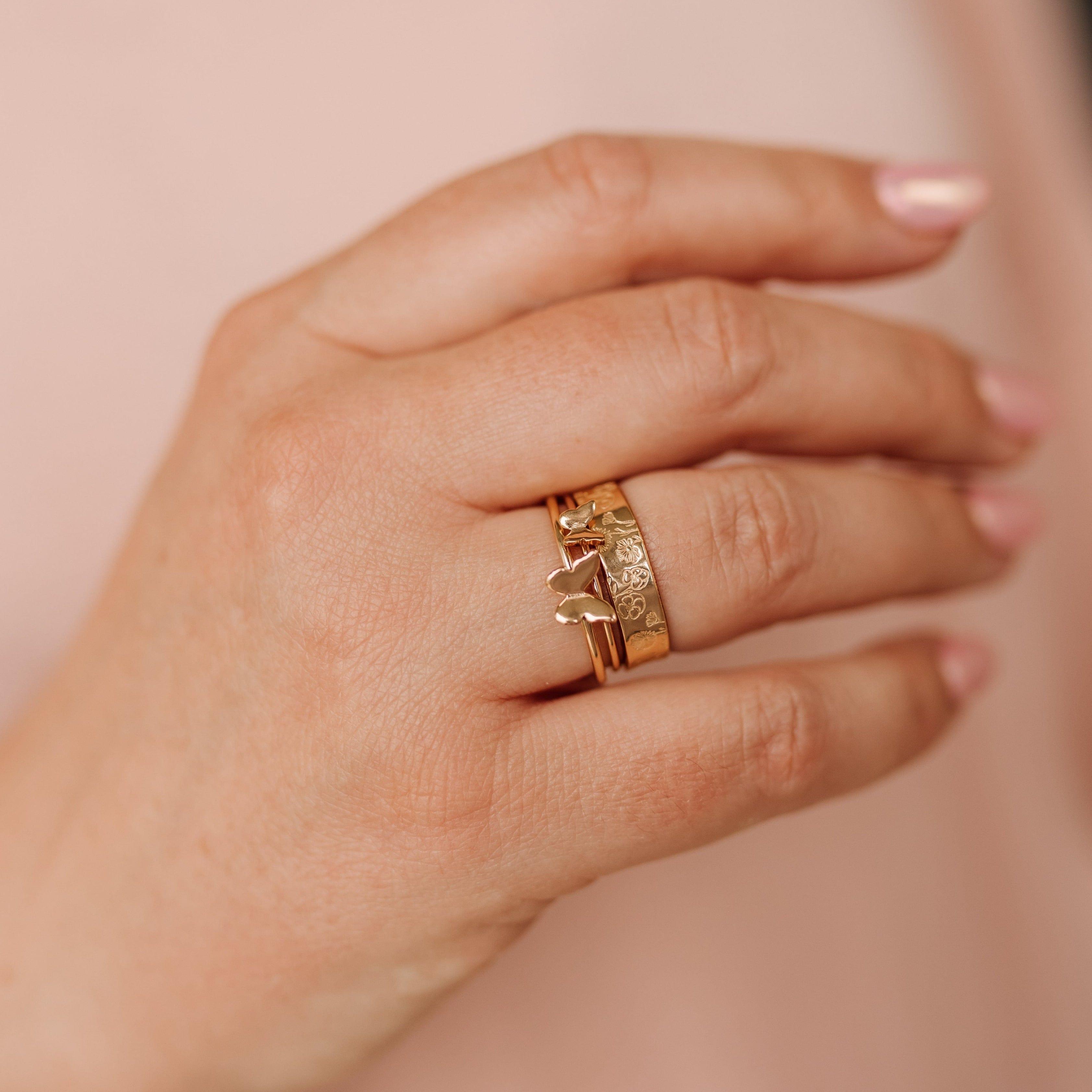 Anillo de mariposa pequeña