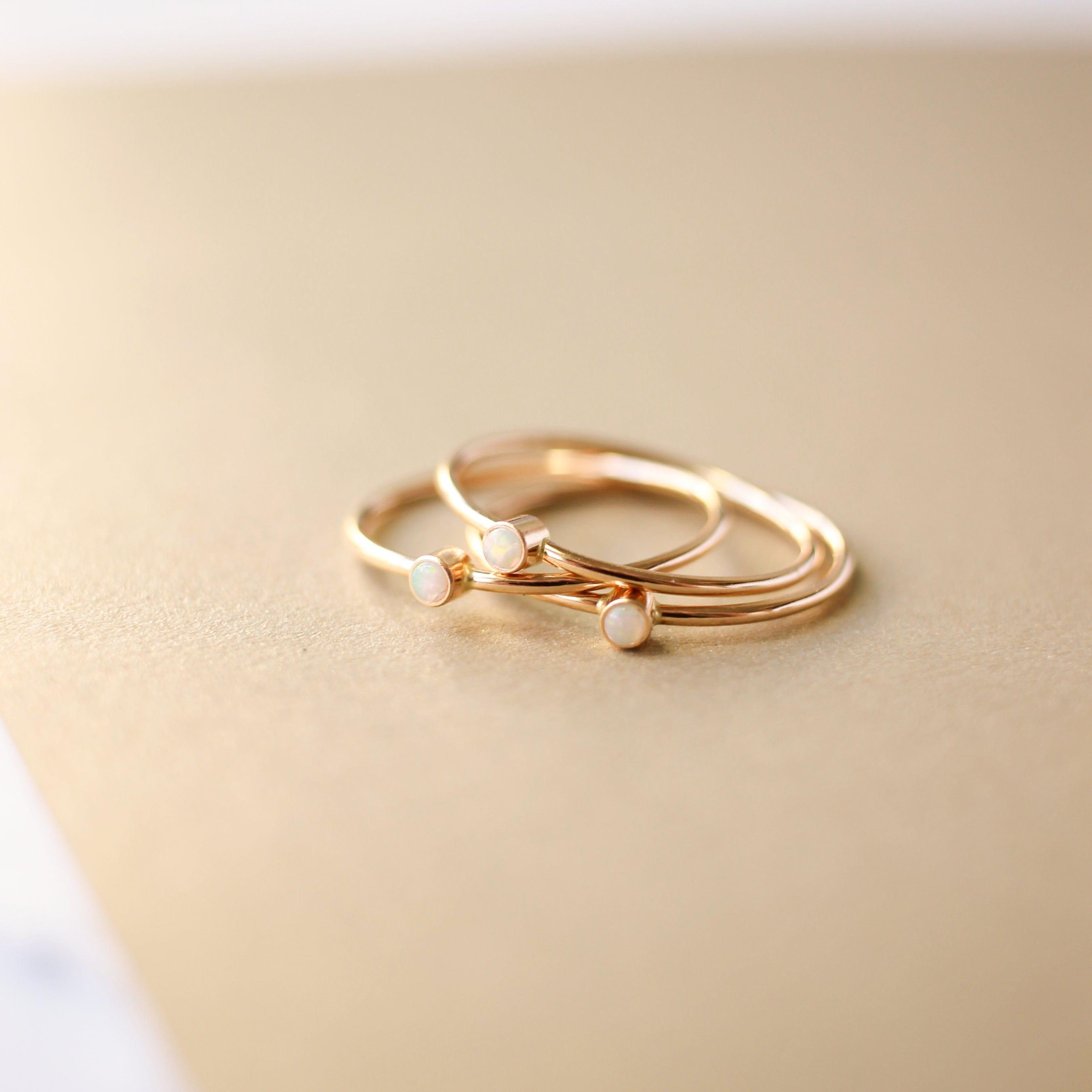 Anillo de ópalo pequeño