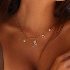 Collar con dijes occidentales